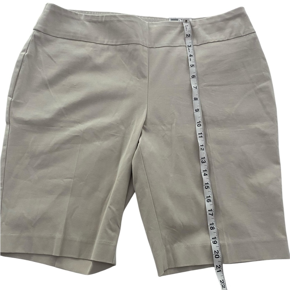 NWT Crown & Ivy Ashley Women Pull on Bermuda Shorts Size  16 - Picture 2 of 5